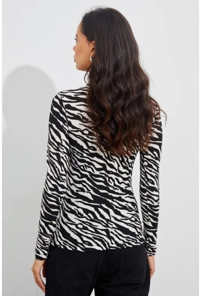 Kadın Siyah-Beyaz Zebra Desenli Balıkçı Bluz EY1524