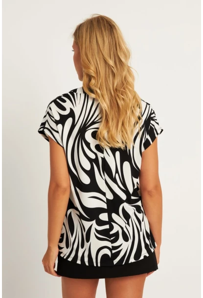 Kadın Siyah-Beyaz Zebra Desenli V Yaka Bluz AYD347