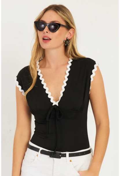 Kadın Siyah Biyeli Bluz EY2771