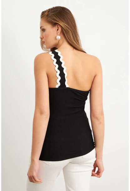 Kadın Siyah Biyeli Bluz EY3092