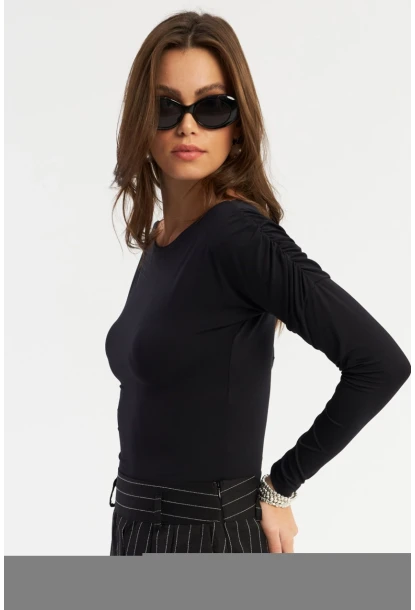 Kadın Siyah Büzgülü Bluz SE2