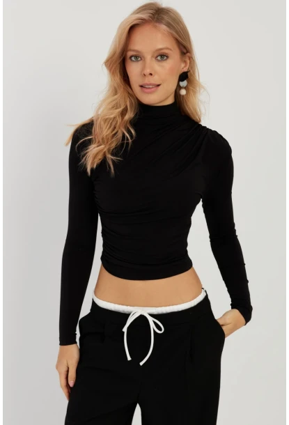 Kadın Siyah Büzgülü Kısa Bluz MEN2023-90