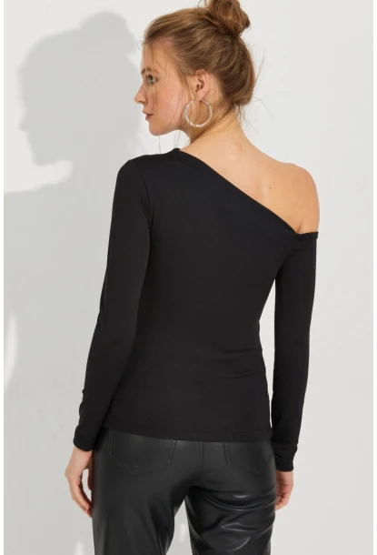Kadın Siyah Çapraz Yaka Bluz EY2597