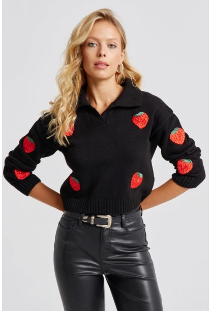 Kadın Siyah Çilek Desenli Triko Kazak KED140