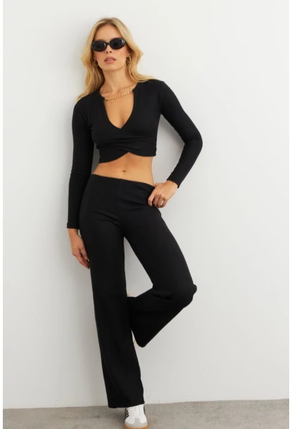 Kadın Siyah Crop Üstlü İkili Pantolon Takım XL10052