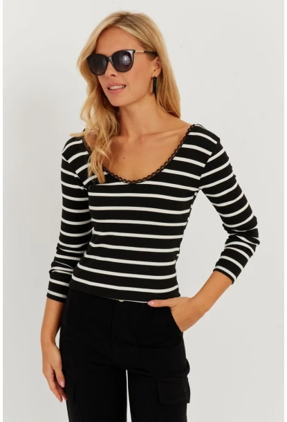 Kadın Siyah Dantel Ve Düğme Detaylı Bluz PP5363