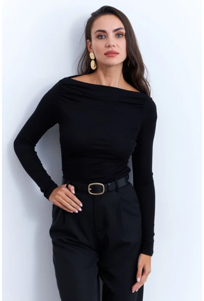 Kadın Siyah Degaje Yaka Büzgülü Bluz AYD386