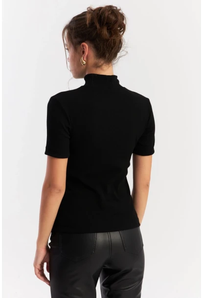 Kadın Siyah Düğme Aksesuarlı Bluz EY2926