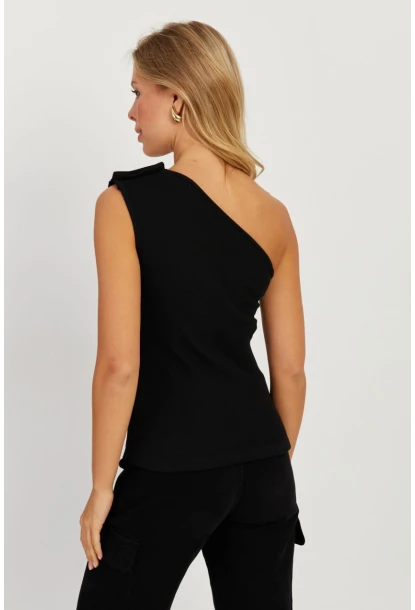 Kadın Siyah Düğme Detaylı Asimetrik Kaşkorse Bluz EY2711