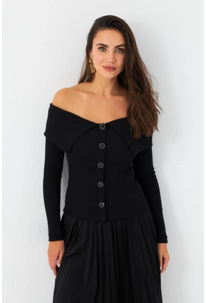 Kadın Siyah Düğme Detaylı Kaşkorse Bluz EY2985