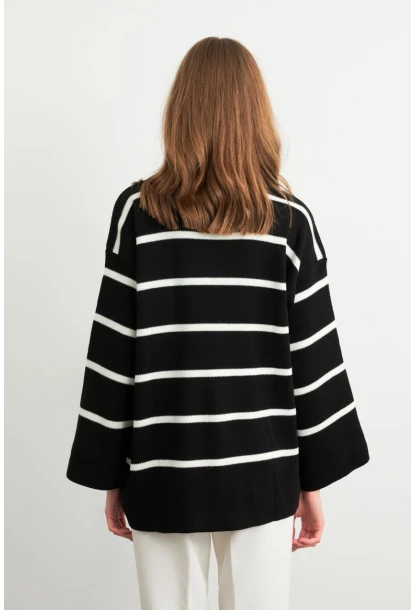 Kadın Siyah-Ekru Çizgili Triko Kazak YİL568