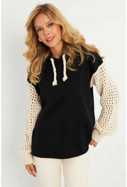 Kadın Siyah-Ekru Kolları Ajurlu Kapüşonlu Sweatshirt YLE12