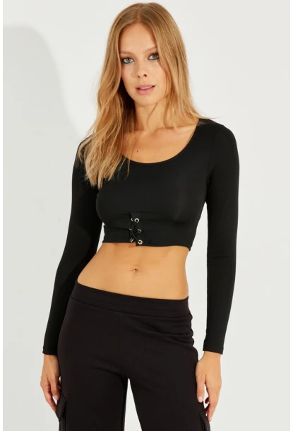 Kadın Siyah Kuşgözlü Crop Bluz CG299