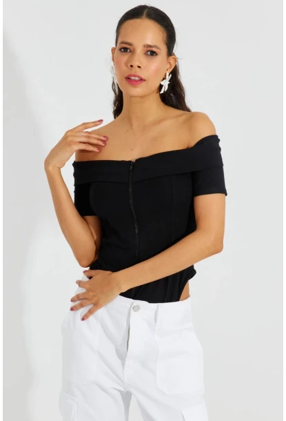 Kadın Siyah Madonna Yaka Fermuarlı Bluz B2542
