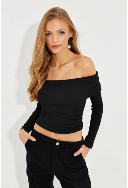 Kadın Siyah Madonna Yaka Kaşkorse Bluz EY2584