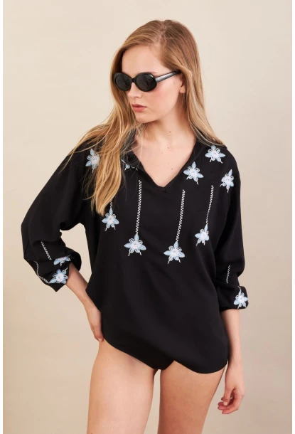 Kadın Siyah Nakışlı Bluz MPC1345