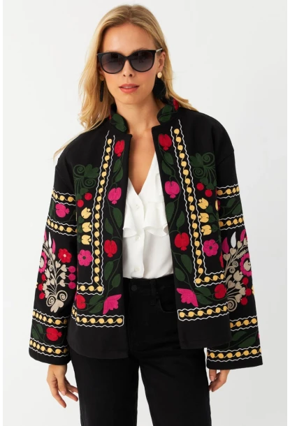Kadın Siyah Nakışlı Kaşe Ceket MQS5880