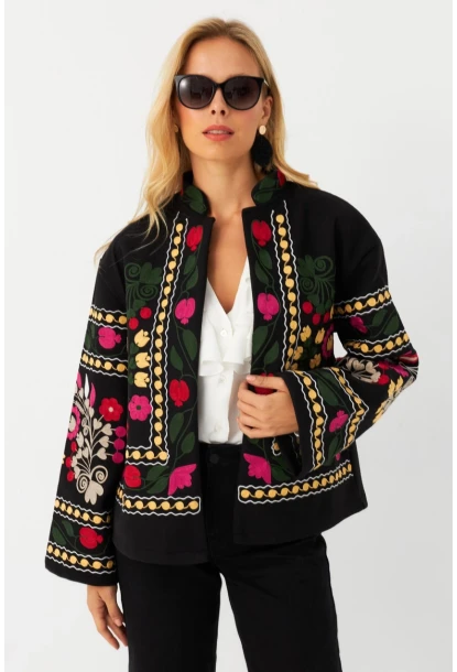 Kadın Siyah Nakışlı Kaşe Ceket MQS5880