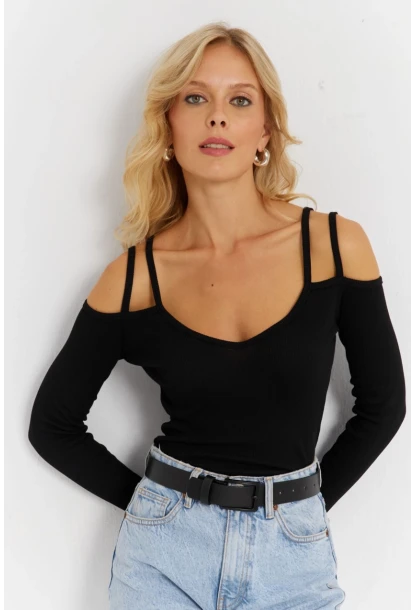 Kadın Siyah Omuzları Açık Kaşkorse Bluz EY2889
