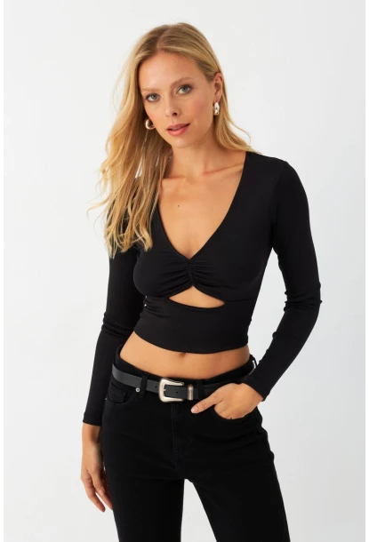 Kadın Siyah Önü Pencereli Crop Bluz AYD393
