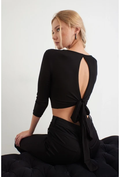 Kadın Siyah Sırt Dekolteli Bağlamalı Crop Bluz EY1037