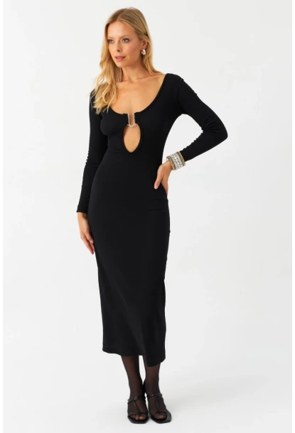 Kadın Siyah Toka Aksesuarlı Pencereli Midi Elbise EY2999