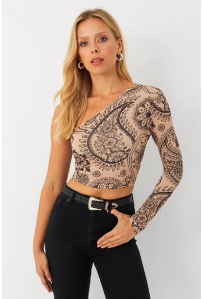 Kadın Vanilya-Siyah Tek Omuz Desenli Crop Bluz LİK14