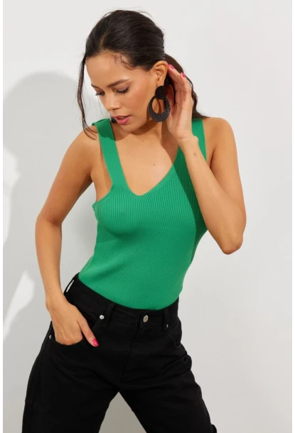 Kadın Yeşil Asimetrik Yaka Triko Bluz YV122