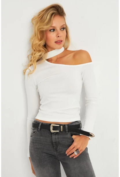 Kadın Beyaz Asimetrik Yaka Bluz CG376