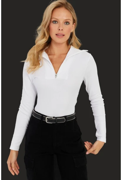 Kadın Beyaz Fermuarlı Kısa Bluz CY336