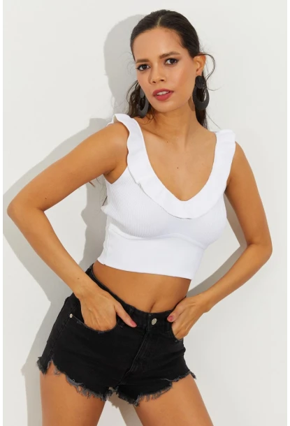 Kadın Beyaz Fırfırlı Triko Crop Bluz SMT210