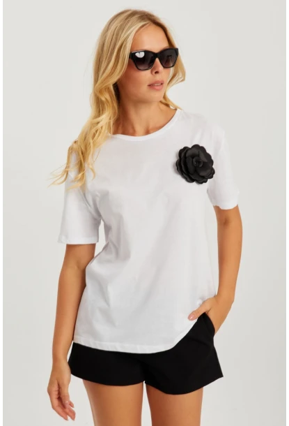Kadın Beyaz Gül Aksesuarlı T-Shirt SF12721