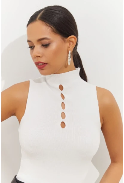 Kadın Beyaz Önü Damla Kolsuz Triko Bluz YV112