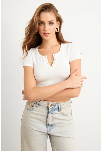 Kadın Beyaz Önü Düğmeli Basic T-Shirt TOP07