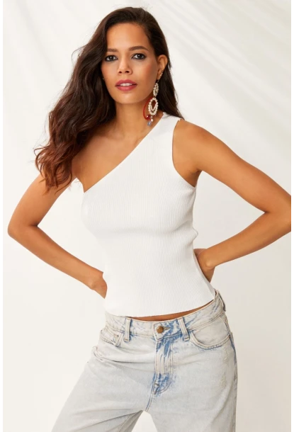 Kadın Beyaz Tek Omuz Triko Bluz YV90