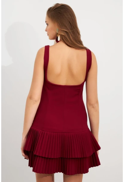 Kadın Bordo Sırt Dekolteli Fırfırlı Şortlu Mini Elbise FRY101