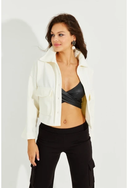 Kadın Ekru Kaşe Cepli Kısa Ceket PP2444