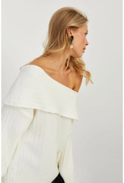 Kadın Ekru Madonna Yaka Triko Kazak KZ2506