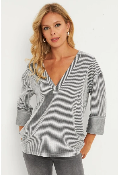 Kadın Gri Çizgili Cepli Sweatshirt TF01