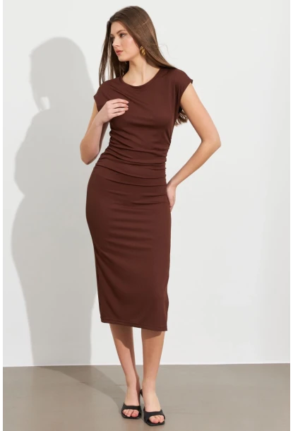 Kadın Kahverengi Büzgülü Midi Elbise MK38