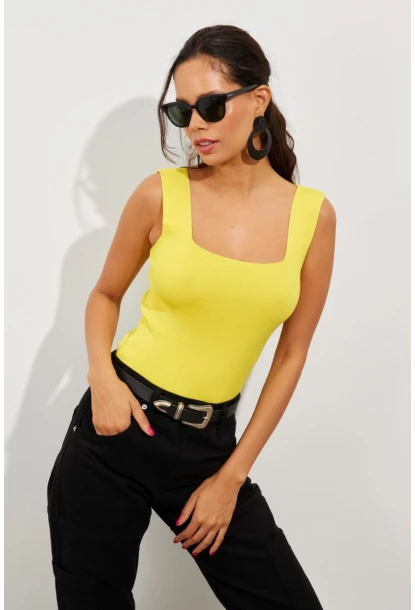 Kadın Sarı Kare Yaka Triko Bluz YV87