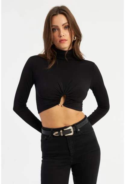 Kadın Siyah Aksesuarlı Crop Bluz EY2944
