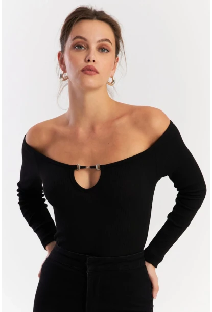 Kadın Siyah Aksesuarlı Kaşkorse Bluz EY2918