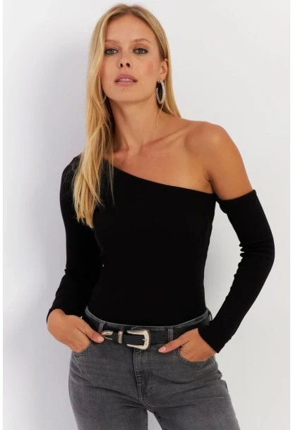 Kadın Siyah Asimetrik Kollu Kaşkorse Bluz HOR1
