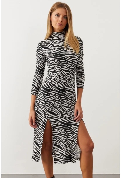 Kadın Siyah-Beyaz Çift Yırtmaçlı Zebra Desen Elbise EY1066