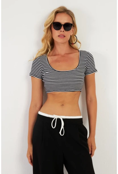 Kadın Siyah-Beyaz Çizgili Crop Bluz XL2022