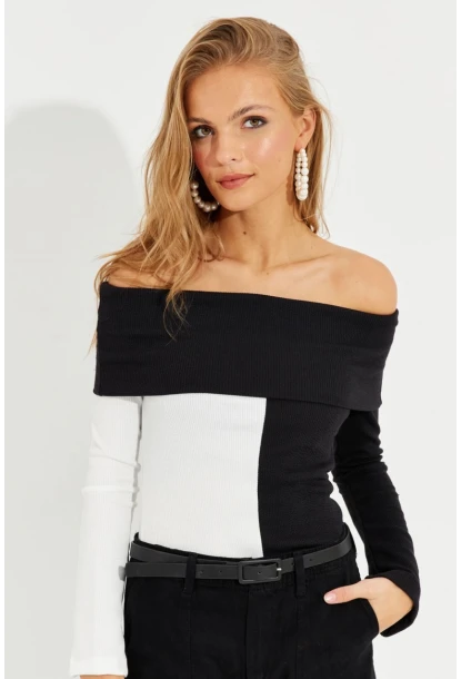 Kadın Siyah-Beyaz Madonna Yaka Bloklu Kaşkorse Bluz EY2585