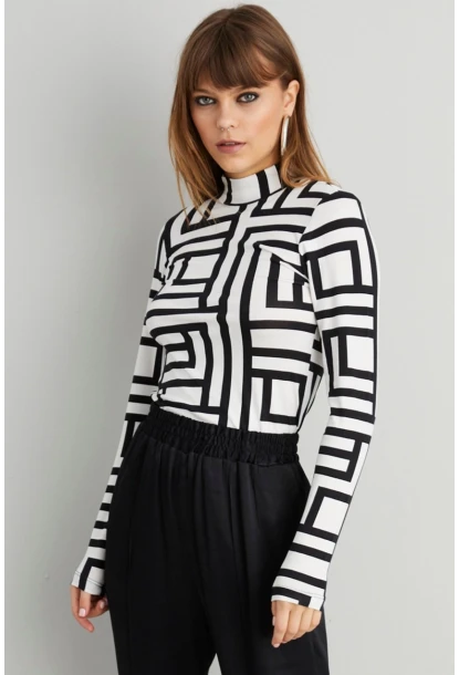 Kadın Siyah-Beyaz Yarım Balıkçı Desenli Bluz LPP1147