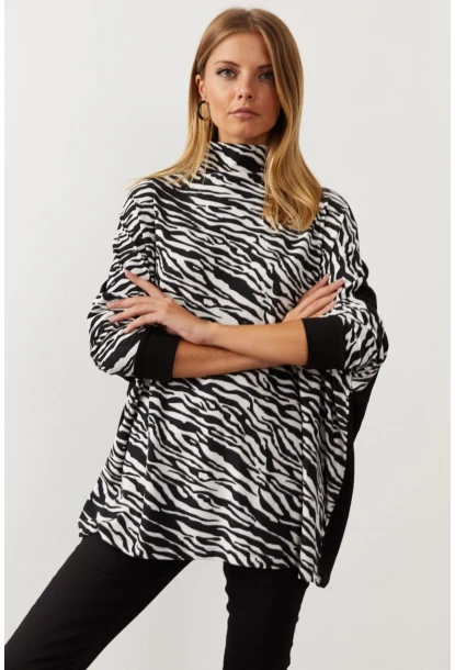 Kadın Siyah-Beyaz Zebra Desenli Balıkçı Yaka Salaş Bluz EY1060
