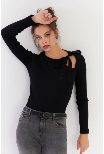 Kadın Siyah Boyun Bağlamalı Kaşkorse Bluz EY2930